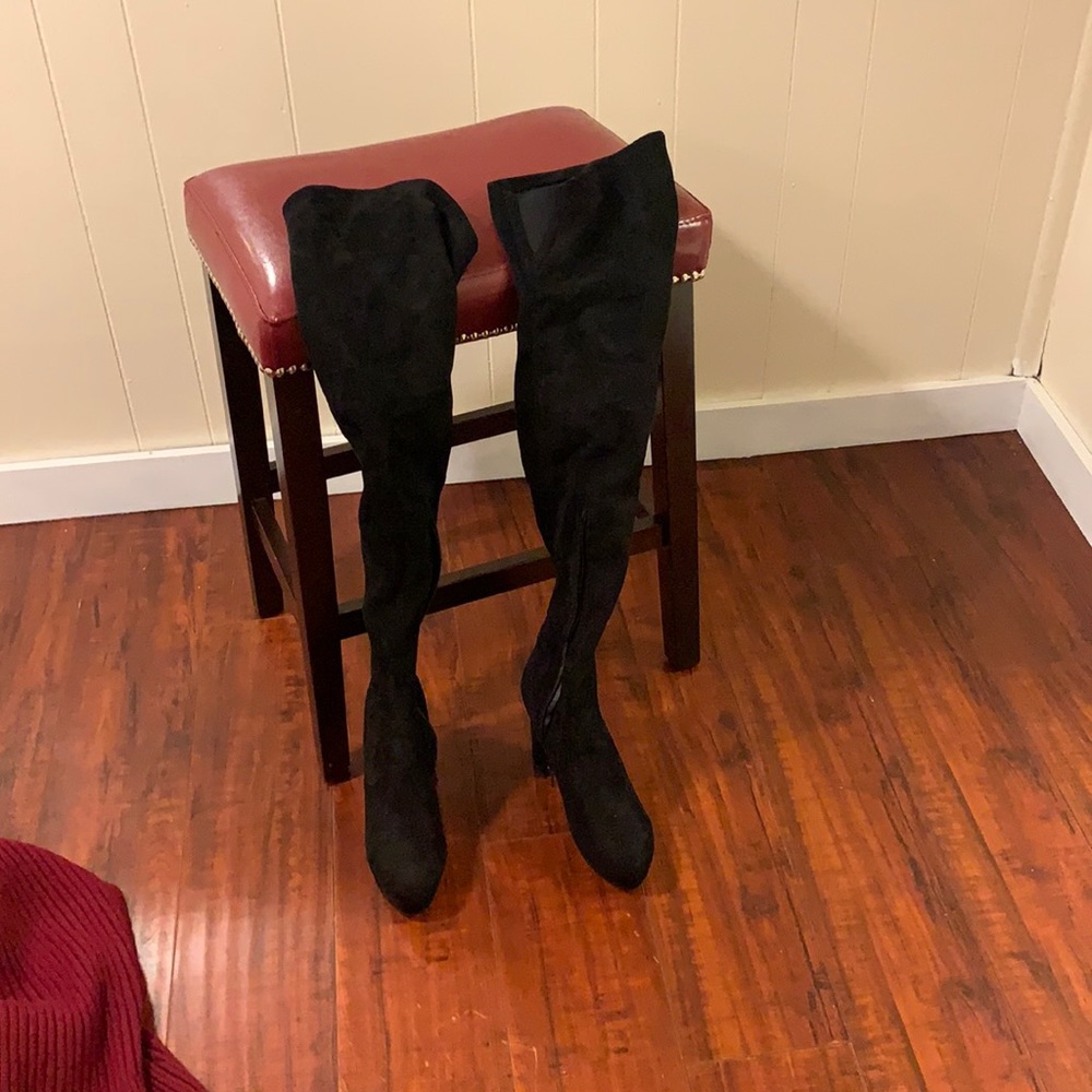 High waisted black boots